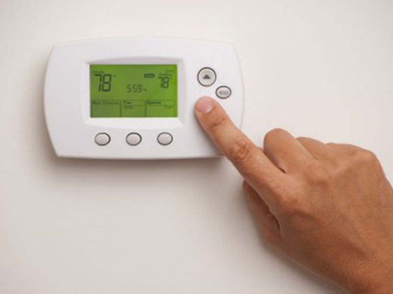 How to Use the “Hold” and “Run” Thermostat Buttons